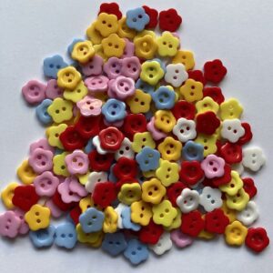 Flower shaped resin Buttons - 1.1cm