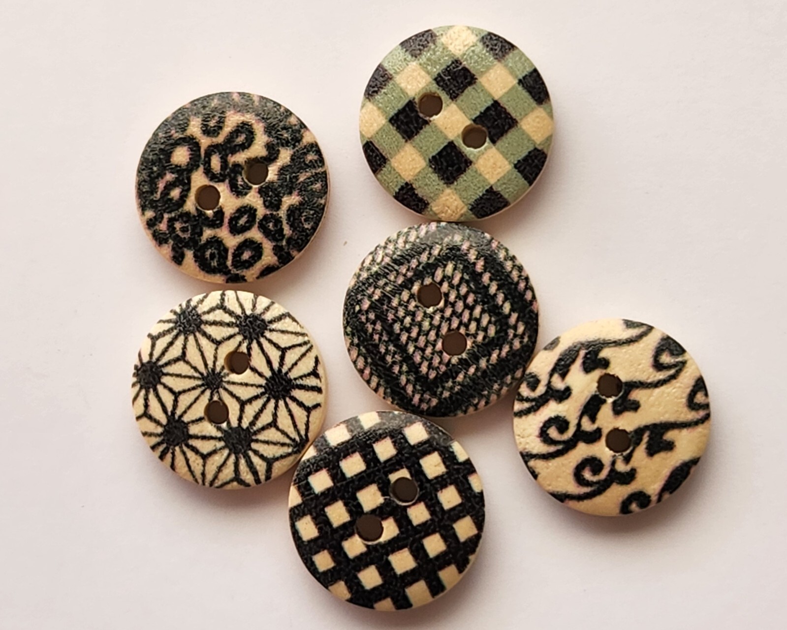 Wooden Vintage-Inspired Patterned Buttons - 1.5cm